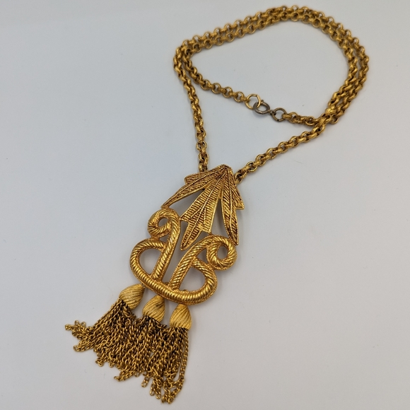 Stunning Carol Dauplaise Gold Tone Necklace with Tassels Pendant - Picture 4 of 10